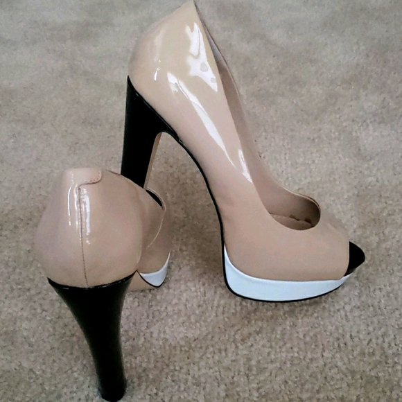 NWT! Steve Madden "Riott" Platform Pump Nude Blush (10) - Picture 7 of 9